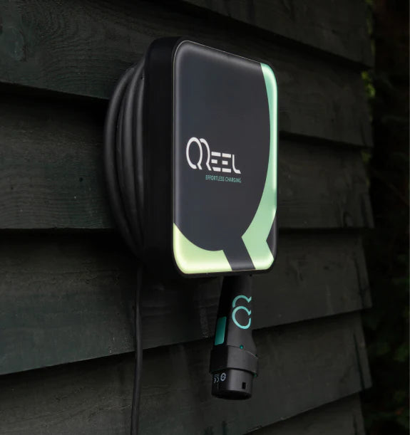Q-reel plug & play car charger